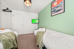 Manor House Luxury & Spacious 2BR By AltoLuxo Short Lets & Serviced Accommodation With Free WiFi & Parking