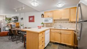 Woodrun Lodge 214 | Ski-in-Ski-Out Condo, Heated Pool, Hot Tub, Gym
