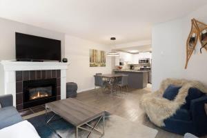 Woodrun Lodge 412 | Ski-In-Ski-Out, Pool, Hot Tub, & Free Parking