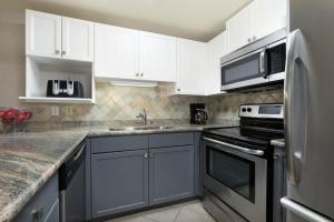Woodrun Lodge 412 | Ski-In-Ski-Out, Pool, Hot Tub, & Free Parking