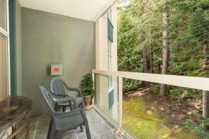 Woodrun Lodge 412 | Ski-In-Ski-Out, Pool, Hot Tub, & Free Parking