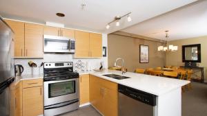 Woodrun Lodge 211 | Ski-In Ski-Out Condo w Heated Pool, Hot Tub, Parking, & Gym