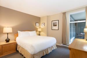 Woodrun Lodge 211 | Ski-In Ski-Out Condo w Heated Pool, Hot Tub, Parking, & Gym