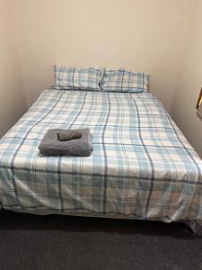 Entire Residential 6 bedroom and 2 bathrooms home and family home with swimming pool