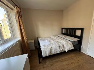 Spacious Apartment near the Oval