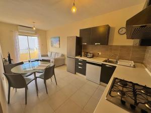 Ghadira Breeze - Family and Couple friendly Sea View