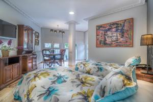 Two-Bedroom Apartment with Garden View room in Apartamentos Las Brisas