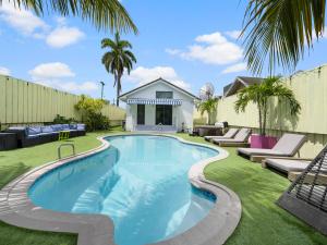 The Velvet Palm Midtown Pool and Hot Tub