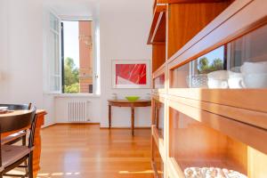 Elegantis Ten windows on Trastevere