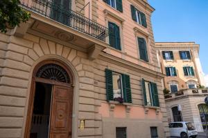 Elegantis Ten windows on Trastevere