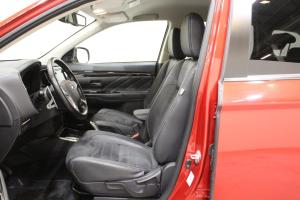 Mitsubishi med telt og camping utstyr