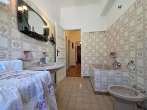 Spacious flat with Terrace, Wi-Fi, Sea & Finalborgo