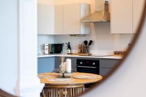 Torquay Beachside Hot Tub Stay