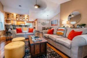 Bike -Lovers & Pets Welcome Modern Home by Bamboozled Trail