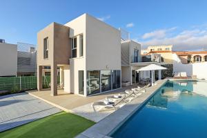 Nirvana - Luxury Villa with heated pool