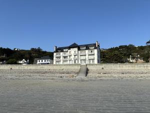 Brehat T3 acces plage piscine et vue mer