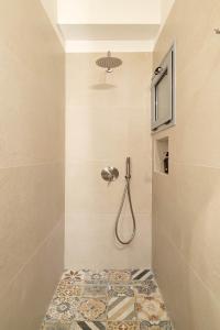 1 to metro 10 to Acropolis cozy studio