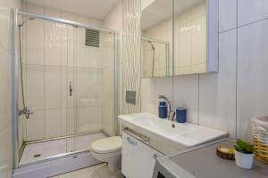 Modern flat with balcony near to Galataport