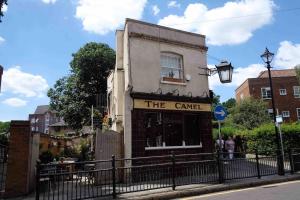 Open plan stylish urban flat