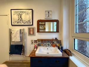 Open plan stylish urban flat