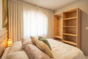 Casa térrea com 03 quartos em Canto Grande