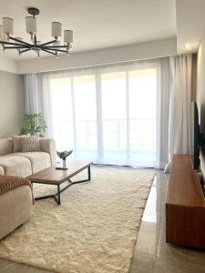 Narari 2 Bedroom, Facing Nairobi National Park, 10 mins to JKIA Airport with Gym & Pool Available