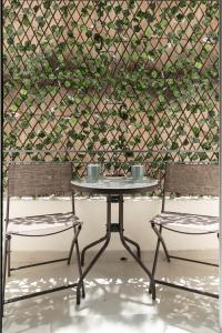 Design Studio, 1 min to Metro, 10 min to Acropolis