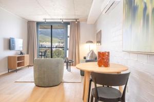 Riverlands - Mountain View 1-BR Premium Apartment