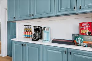 Fire pit ~ Game Room ~ near NYC ~ Modern Luxury