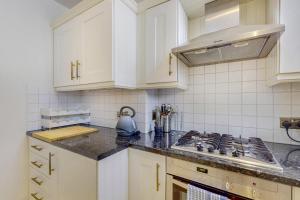 Elegant 2-Bed Chelsea Flat Near Kings Road and River Thames