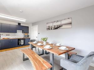 4 Bed in Porthmadog 81060