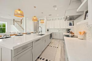 Beach View Paradise - New Anna Maria Island Home