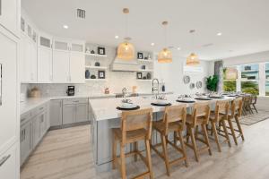 Beach View Paradise - New Anna Maria Island Home