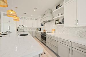 Beach View Paradise - New Anna Maria Island Home