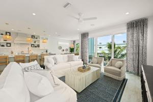Beach View Paradise - New Anna Maria Island Home