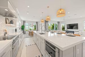 Beach View Paradise - New Anna Maria Island Home