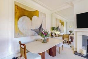 Elegant 2-Bed Chelsea Flat Near Kings Road and River Thames