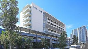 Stylish 1BR in Wolli Creek Near Airport & City