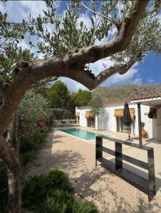 New Mediterranean Villa with heated pool