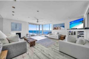 Oceanfront, Pool, Jacuzzi NO HWY Noise!