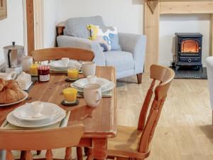 2 bed in Gower 77978