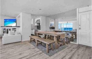 Oceanfront, Pool, Jacuzzi NO HWY Noise!