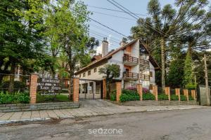 Apto 300m do lago negro em GramadoRS RLN0104