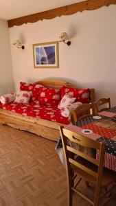 appartement Puy St Vincent pied des pistes et piscine couverte