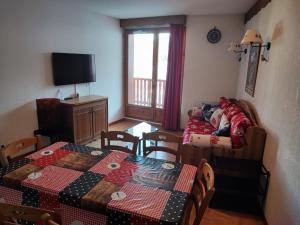 appartement Puy St Vincent pied des pistes et piscine couverte