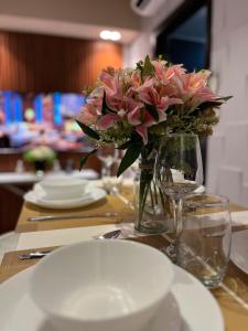 Modern 1BR Aeon Towers City with Mt Apo View Few Steps to Abreeza Mall