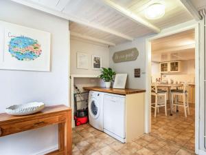 4 Bed in Lerryn 51028