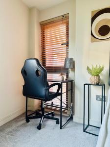 Spacious Room in Cardiff Bay Apartment with Private Bathroom