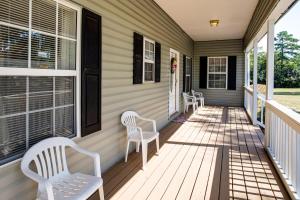 Large Yard and Historic Charm Orangeburg Retreat!
