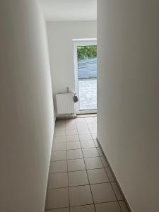 3 Schlafzimmer, Wohnzimmer, Küche, Bad, Terrasse, Parkplatz